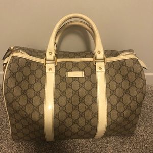 Gucci bag with authenticity card and dust bag